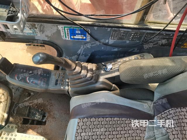 座椅右侧控制台/钥匙门/油门/含右手柄（驾驶室部分）