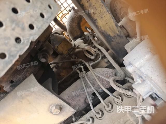 發(fā)動(dòng)機(jī)右側(cè)全景（推土機(jī)發(fā)動(dòng)機(jī)艙）