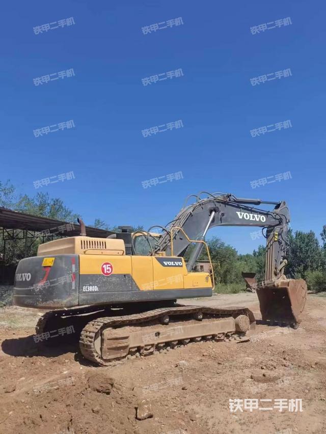 駕駛室頂部(整機(jī)外觀) 駕駛室頂部(整機(jī)外觀)