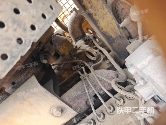 發(fā)動(dòng)機(jī)左側(cè)全景（推土機(jī)發(fā)動(dòng)機(jī)艙）