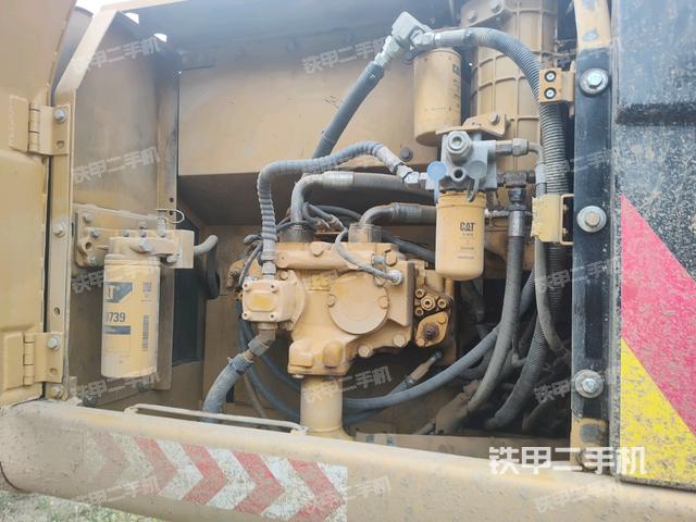 液压泵舱室正面整体(整机外观) 液压泵舱室正面整体(整机外观)