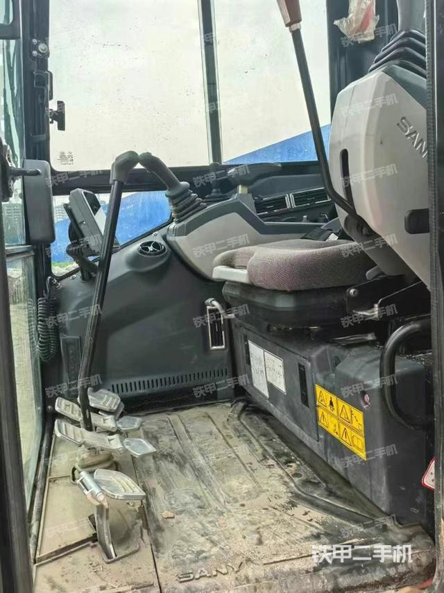 驾驶室整体（整机外观）