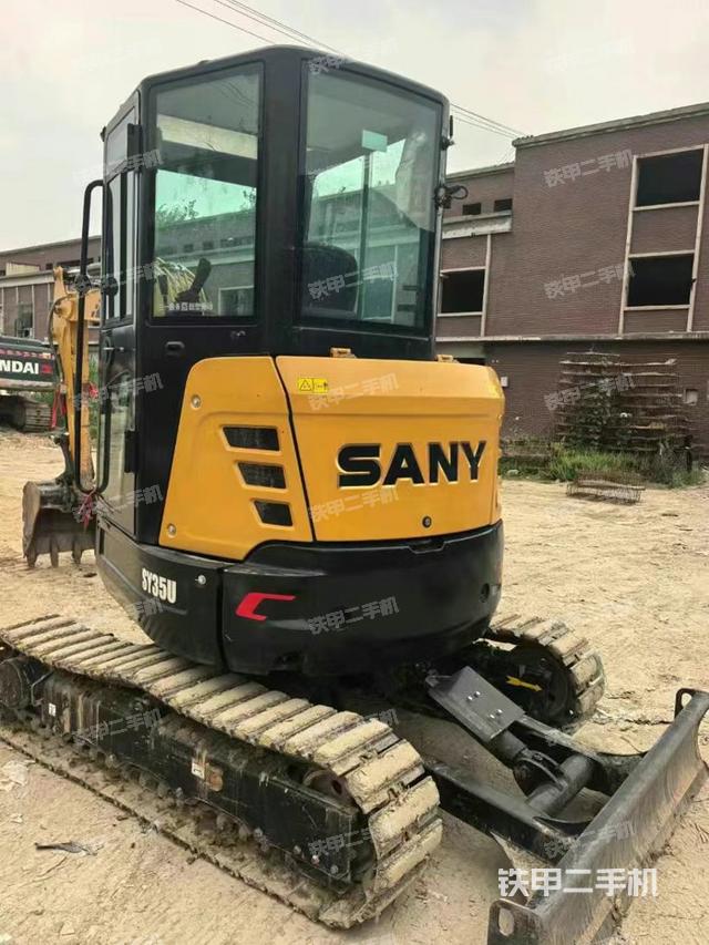 驾驶室顶部（整机外观）