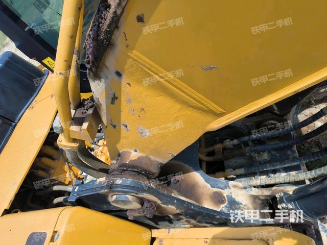 大臂背部俯視(工作和回轉(zhuǎn)裝置) 大臂背部俯視(工作和回轉(zhuǎn)裝置)