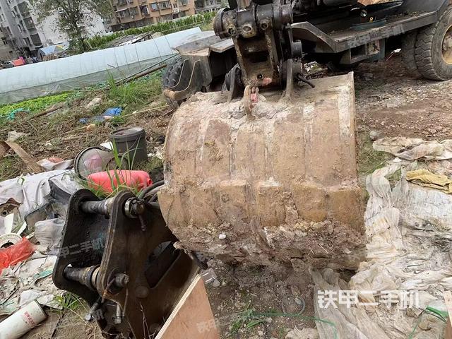 液壓泵艙室正面整體(整機(jī)外觀) 液壓泵艙室正面整體(整機(jī)外觀)