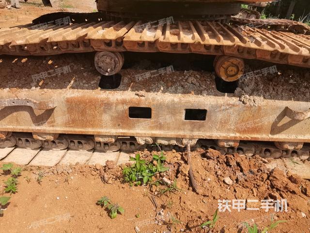 右侧履带整体(行走机构) 右侧履带整体(行走机构)