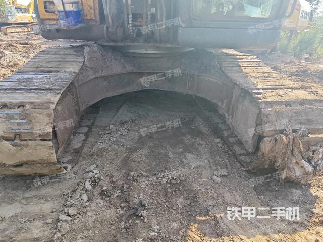 轉(zhuǎn)盤和下車架正前(工作和回轉(zhuǎn)裝置) 轉(zhuǎn)盤和下車架正前(工作和回轉(zhuǎn)裝置)