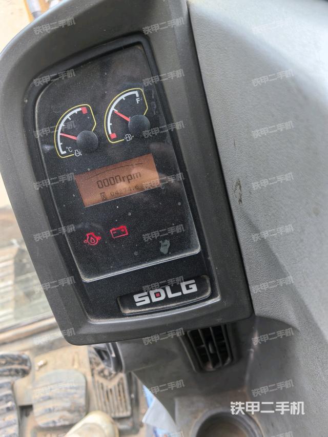 显示屏 (驾驶室部分) 显示屏 (驾驶室部分)