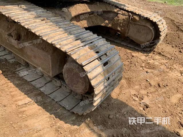 单侧履带整体(整机外观) 单侧履带整体(整机外观)