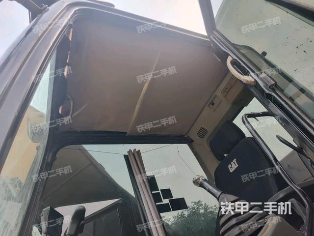 驾驶室顶部(整机外观) 驾驶室顶部(整机外观)