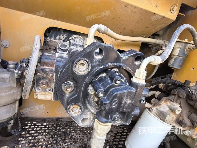 液壓泵斜45?右(大件艙室) 液壓泵斜45?右(大件艙室)