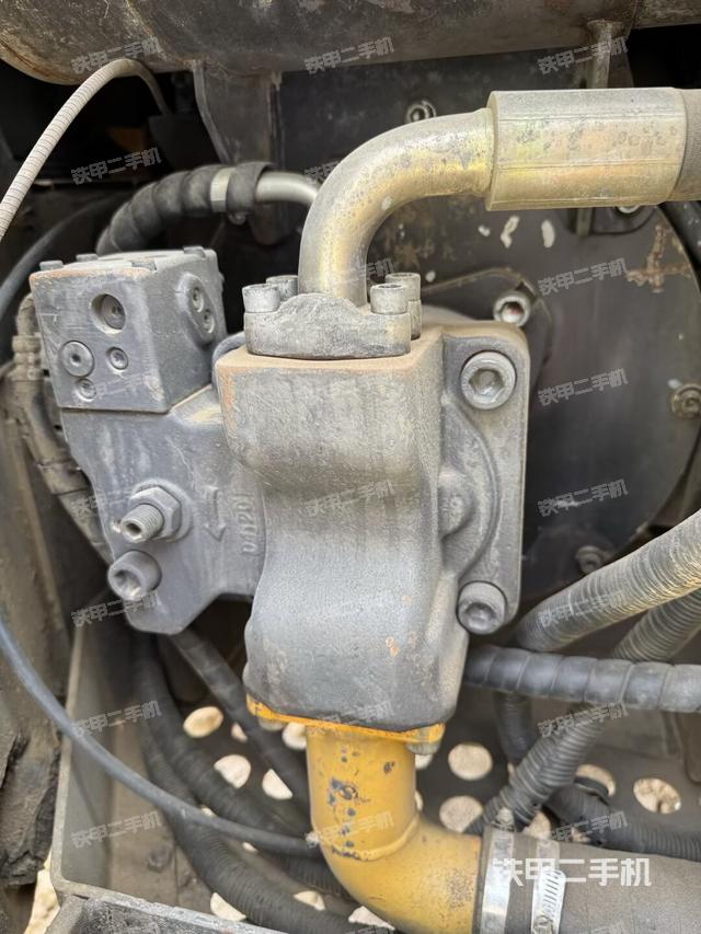 液壓泵艙室正面整體(整機(jī)外觀) 液壓泵艙室正面整體(整機(jī)外觀)