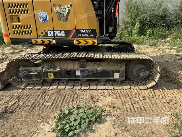 單側(cè)履帶整體(整機(jī)外觀) 單側(cè)履帶整體(整機(jī)外觀)