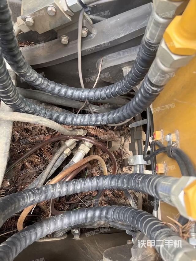 中央回转接头特写（上车部件）