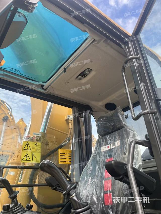 右侧玻璃角标（驾驶室部分）