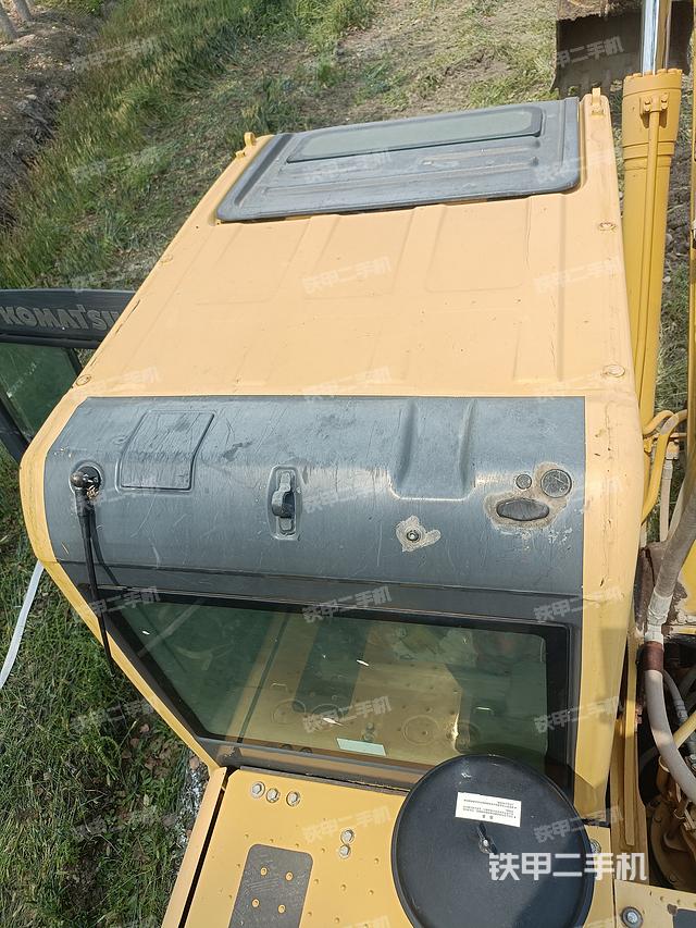 駕駛室頂部(整機(jī)外觀) 駕駛室頂部(整機(jī)外觀)