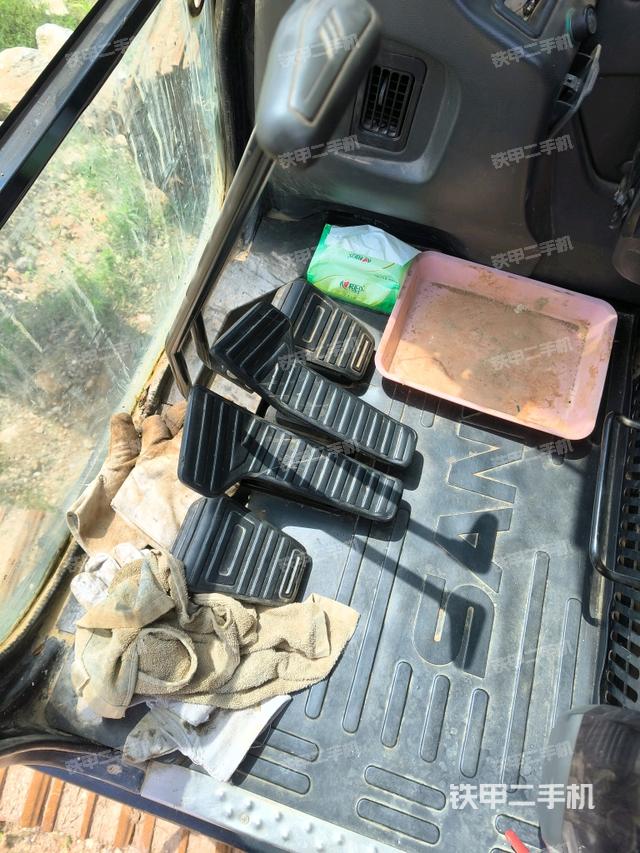 左后方玻璃角標(biāo)(駕駛室部分) 左后方玻璃角標(biāo)(駕駛室部分)