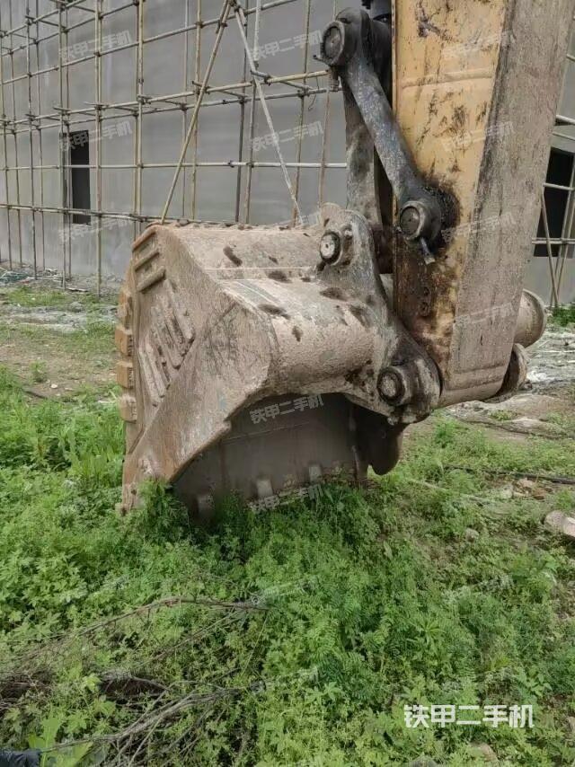 铲斗右后整体(工作和回转装置) 铲斗右后整体(工作和回转装置)