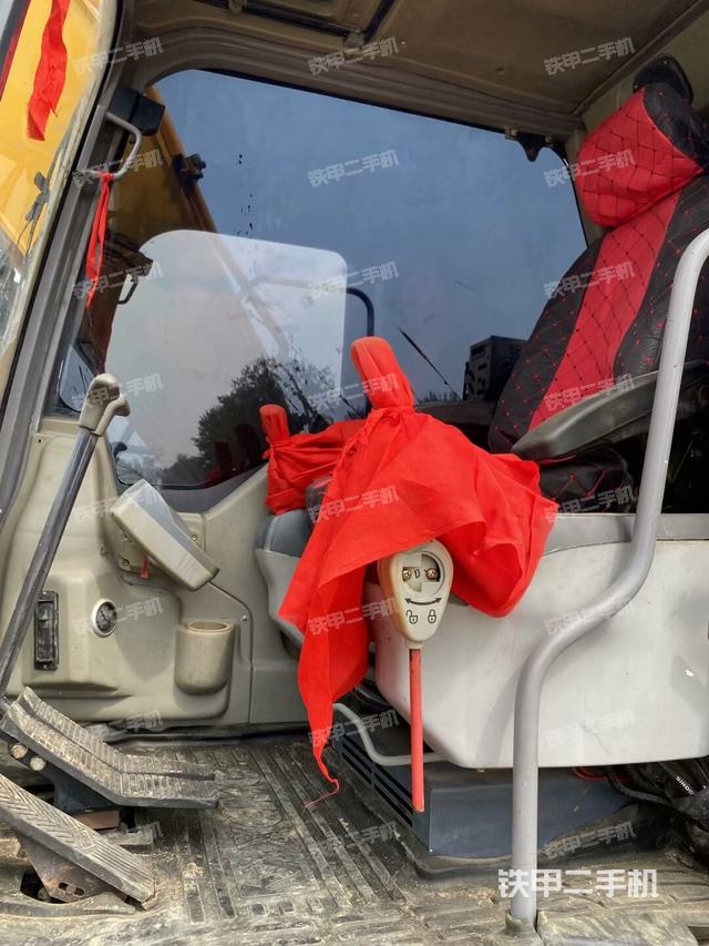 駕駛室整體（整機外觀）