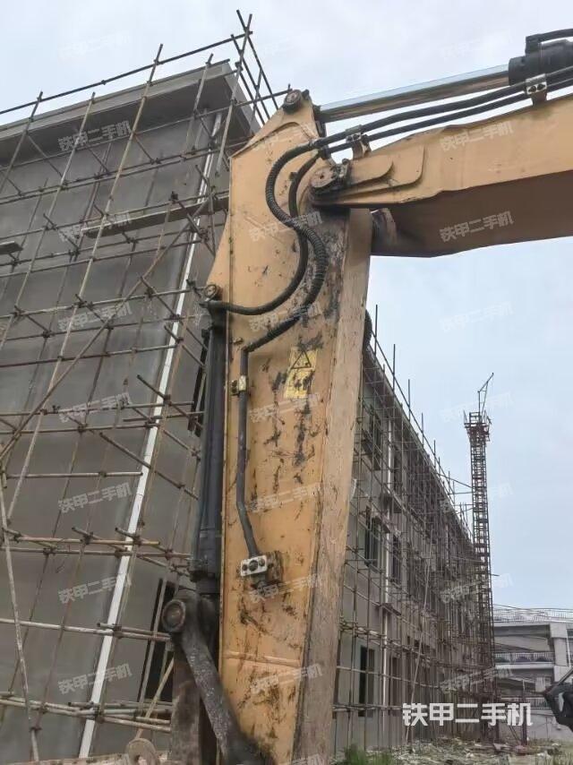 小臂整体左后(工作和回转装置) 小臂整体左后(工作和回转装置)