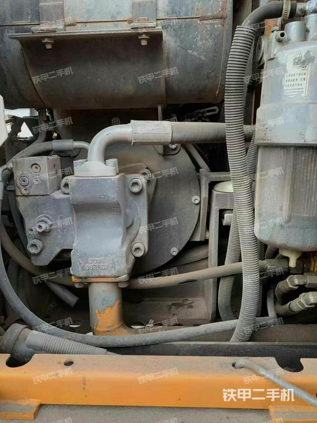 液压泵舱室正面整体(整机外观) 液压泵舱室正面整体(整机外观)