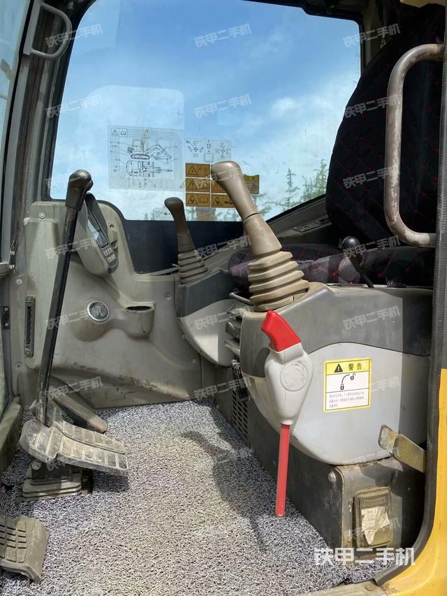 驾驶室整体(整机外观) 驾驶室整体(整机外观)