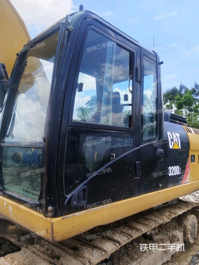 驾驶室左前45度(驾驶室部分) 驾驶室左前45度(驾驶室部分)