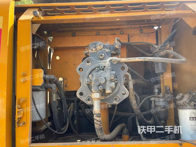 液壓泵艙室正面整體(整機外觀) 液壓泵艙室正面整體(整機外觀)