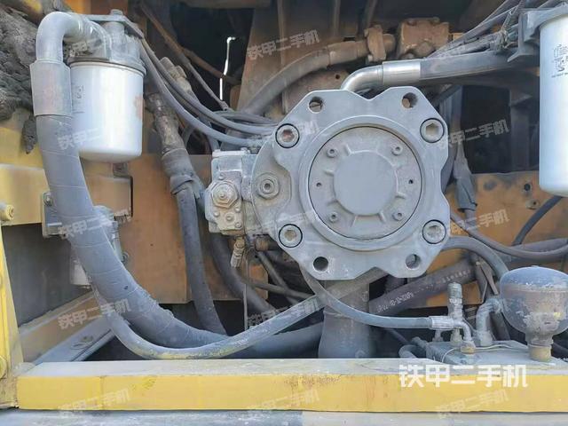 液壓泵艙室正面整體(整機(jī)外觀) 液壓泵艙室正面整體(整機(jī)外觀)