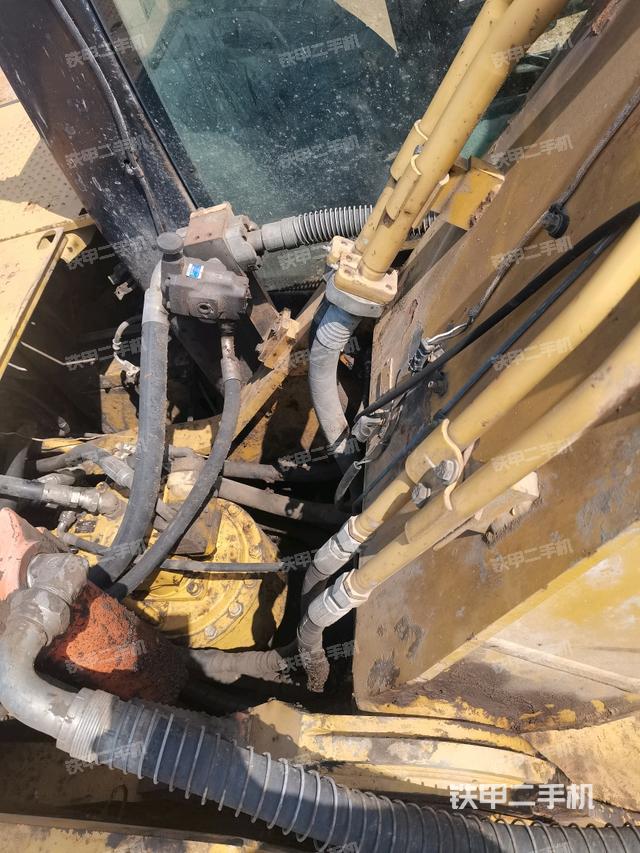 大臂根部 斜视(工作和回转装置) 大臂根部 斜视(工作和回转装置)