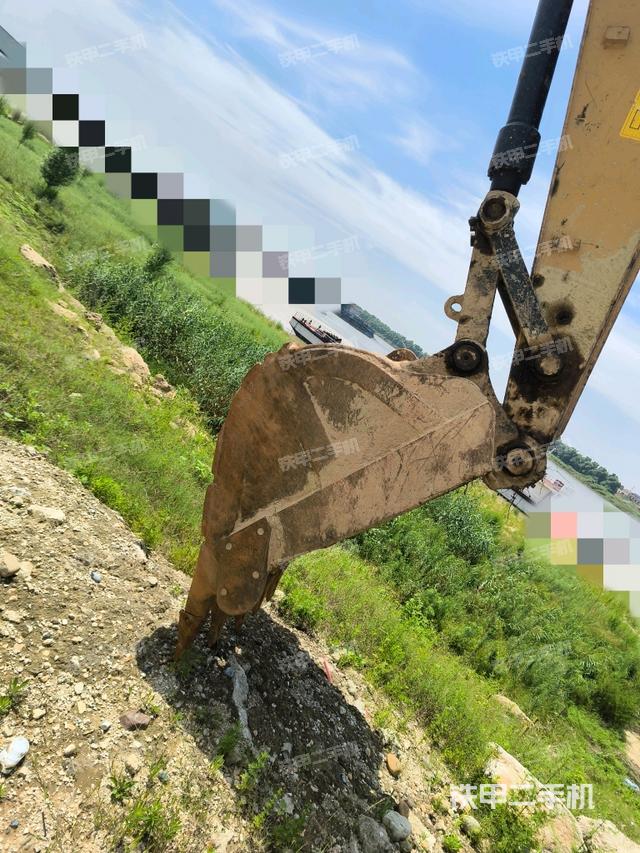 小臂整體左后(工作和回轉(zhuǎn)裝置) 小臂整體左后(工作和回轉(zhuǎn)裝置)