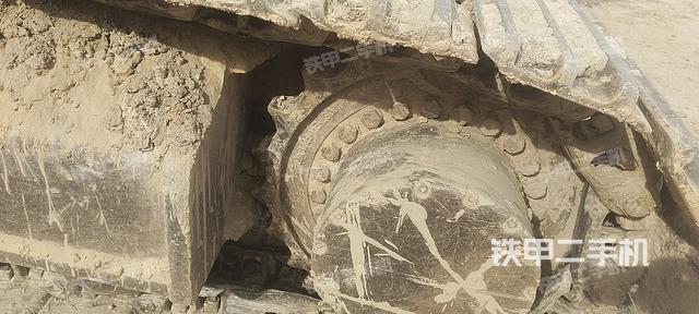 单侧履带整体(整机外观) 单侧履带整体(整机外观)