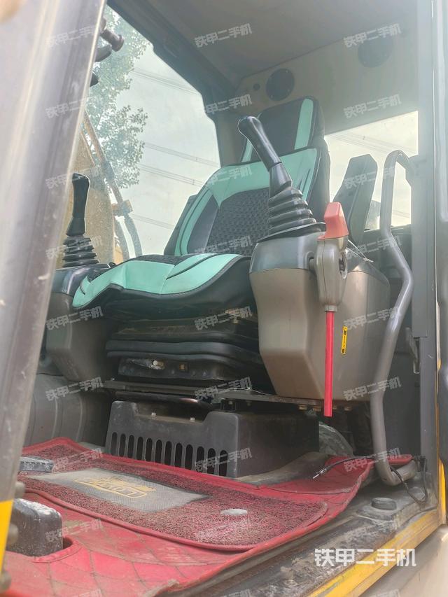 駕駛室正側(cè)(駕駛室部分) 駕駛室正側(cè)(駕駛室部分)