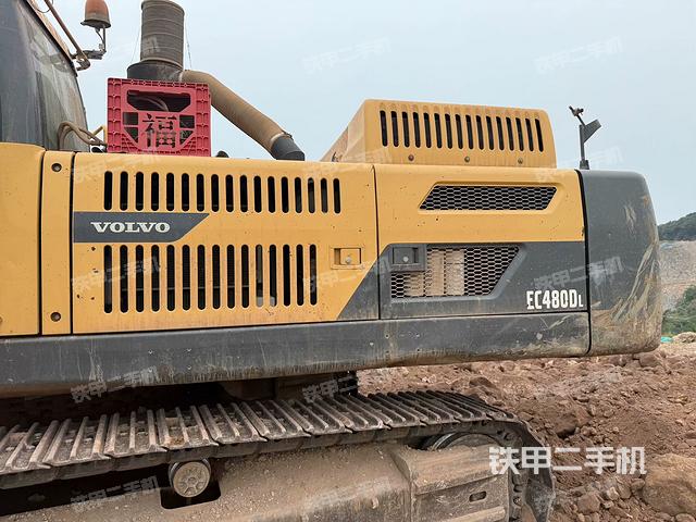 单侧履带整体(整机外观) 单侧履带整体(整机外观)