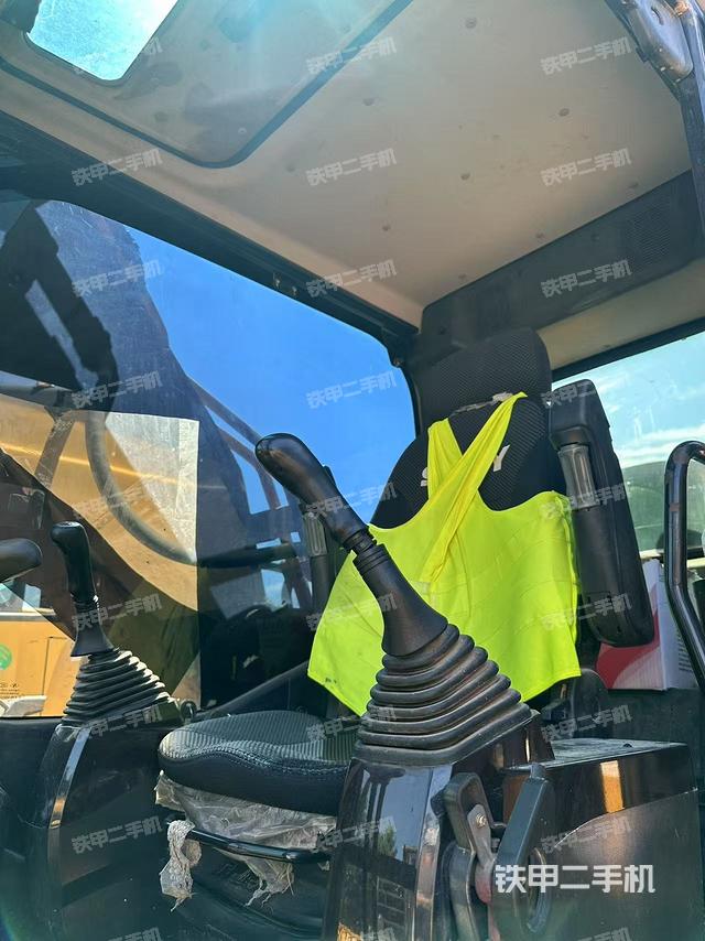 驾驶室整体（整机外观）