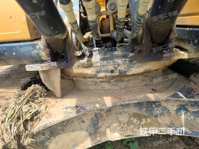 鏟斗右后整體(工作和回轉(zhuǎn)裝置) 鏟斗右后整體(工作和回轉(zhuǎn)裝置)