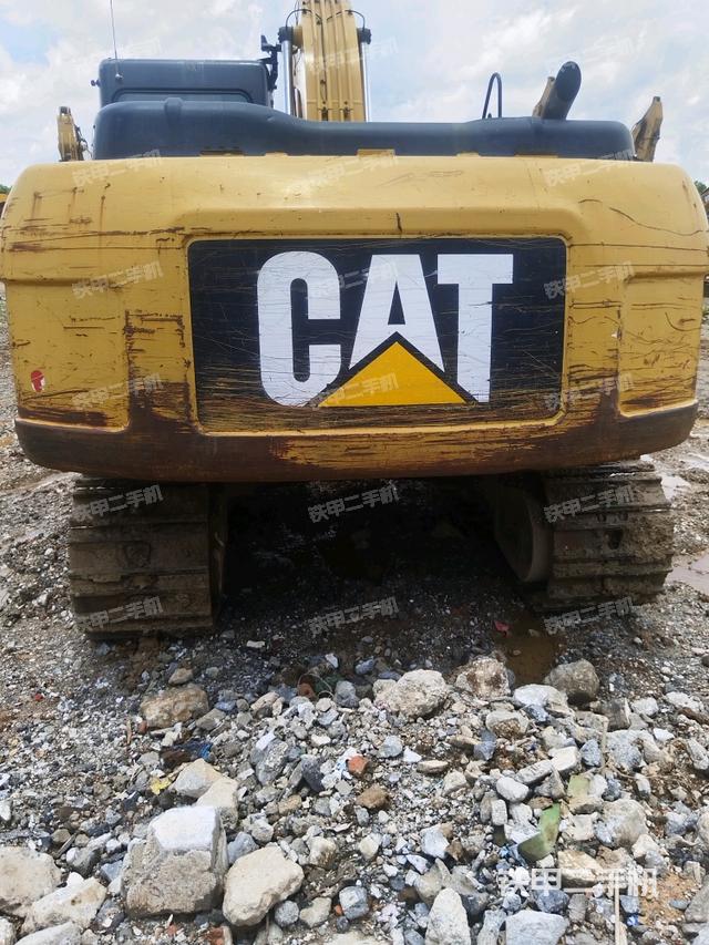 转盘和下车架正前(工作和回转装置) 转盘和下车架正前(工作和回转装置)