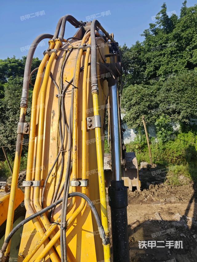 大臂背部俯視(工作和回轉(zhuǎn)裝置) 大臂背部俯視(工作和回轉(zhuǎn)裝置)