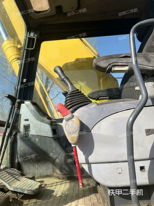 驾驶室整体(整机外观) 驾驶室整体(整机外观)