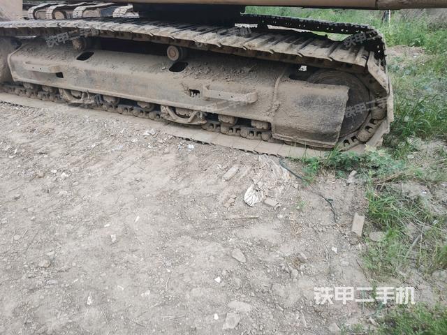 单侧履带整体(整机外观) 单侧履带整体(整机外观)