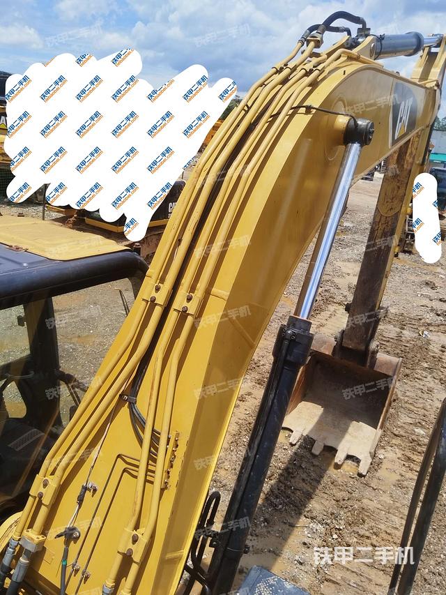 大臂背部俯视(工作和回转装置) 大臂背部俯视(工作和回转装置)