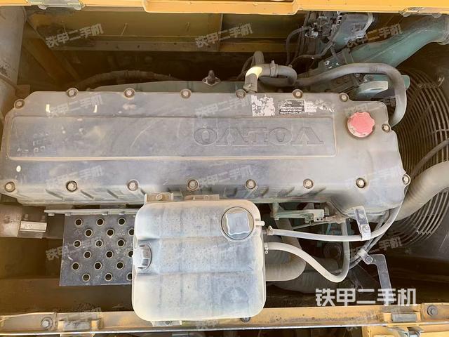 發(fā)動(dòng)機(jī)整體俯視(整機(jī)外觀) 發(fā)動(dòng)機(jī)整體俯視(整機(jī)外觀)