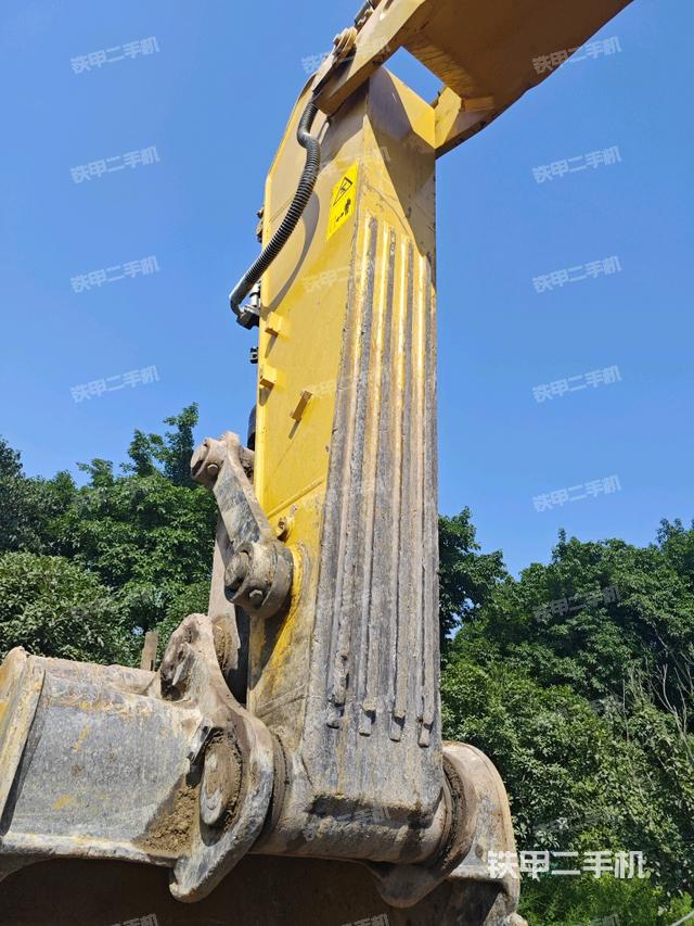 小臂整體左后(工作和回轉(zhuǎn)裝置) 小臂整體左后(工作和回轉(zhuǎn)裝置)