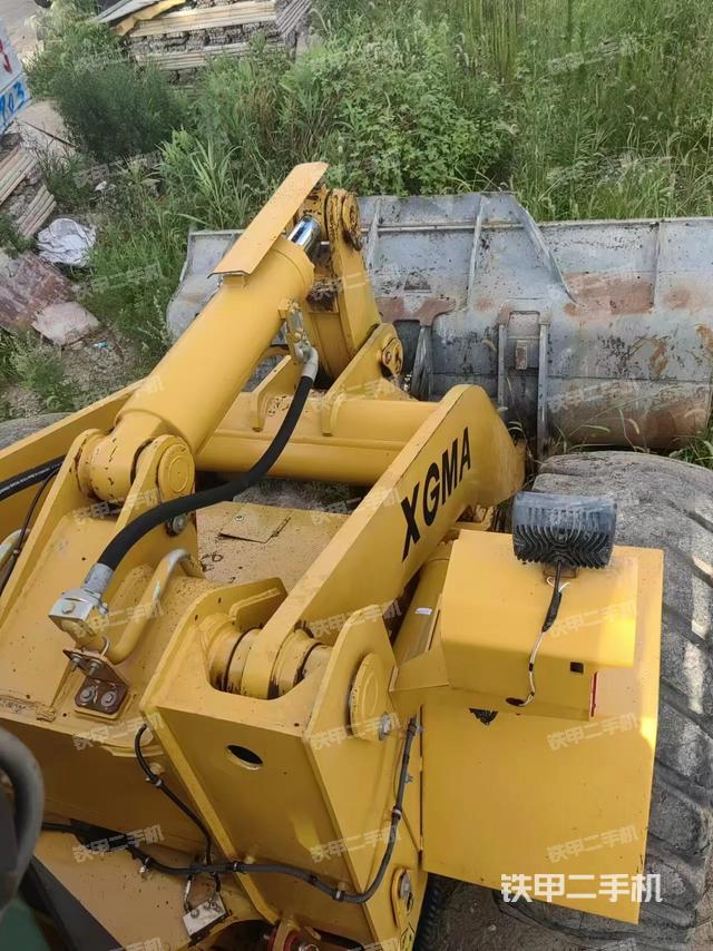 鏟斗油缸側面（工作裝置）