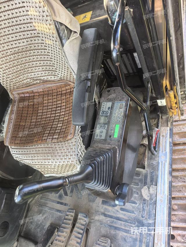 座椅左側(cè)控制臺(tái)/音響/含左手柄(駕駛室部分) 座椅左側(cè)控制臺(tái)/音響/含左手柄(駕駛室部分)