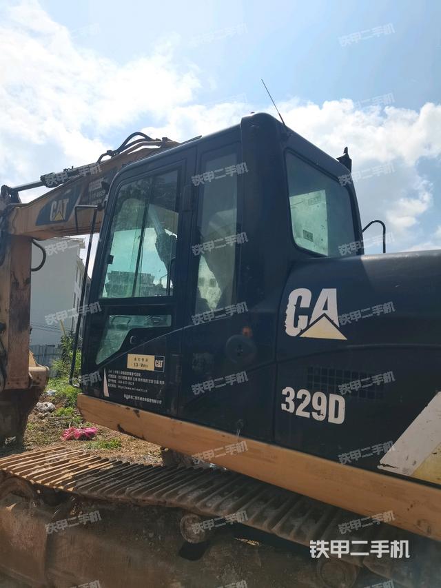 驾驶室左后45度(驾驶室部分) 驾驶室左后45度(驾驶室部分)