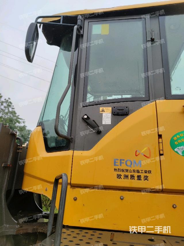 駕駛室正側(cè)(駕駛室部分) 駕駛室正側(cè)(駕駛室部分)