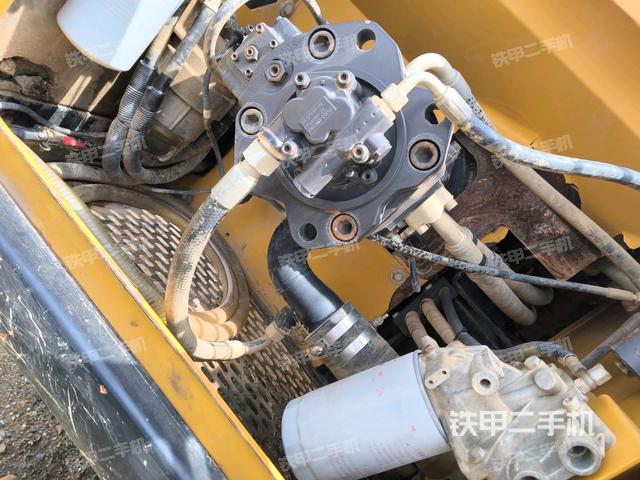 液壓泵斜45?右(大件艙室) 液壓泵斜45?右(大件艙室)