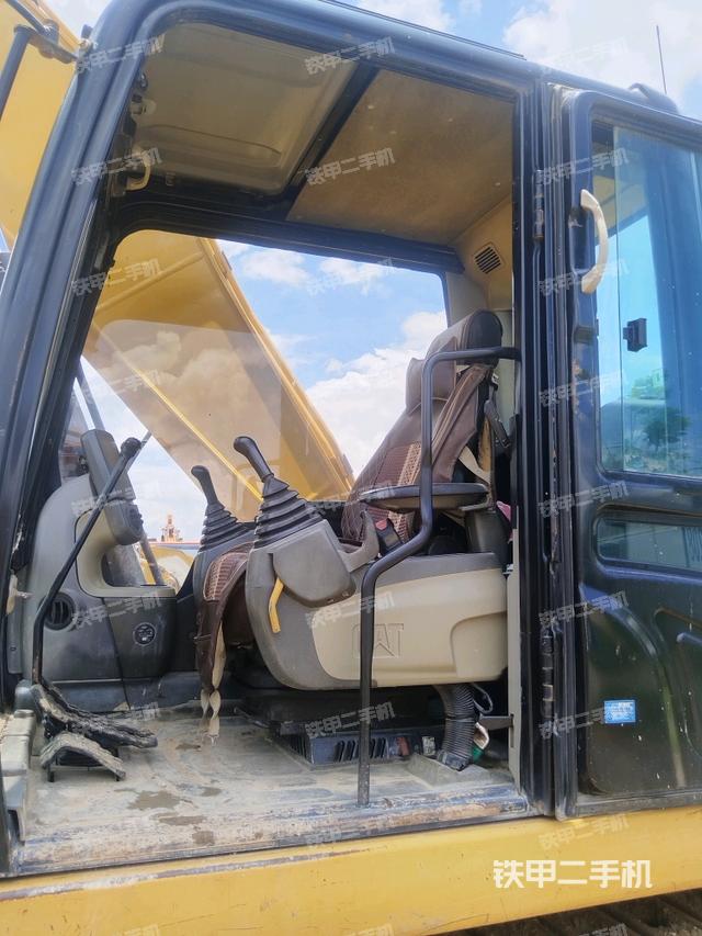 右侧玻璃角标(驾驶室部分) 右侧玻璃角标(驾驶室部分)