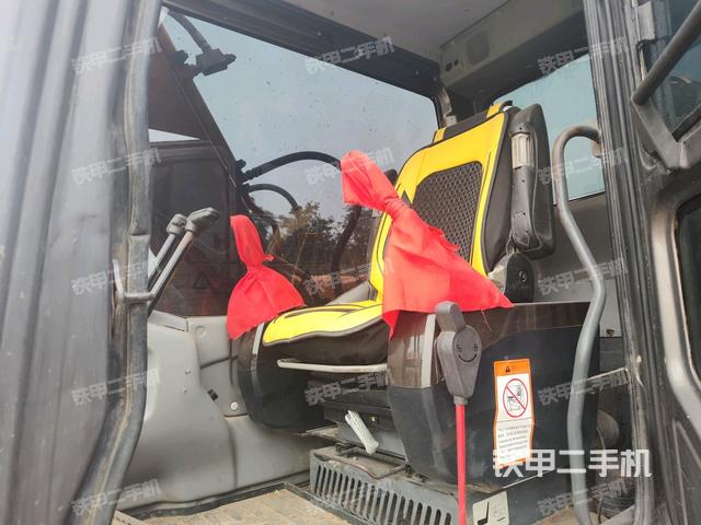 駕駛室整體(整機外觀) 駕駛室整體(整機外觀)